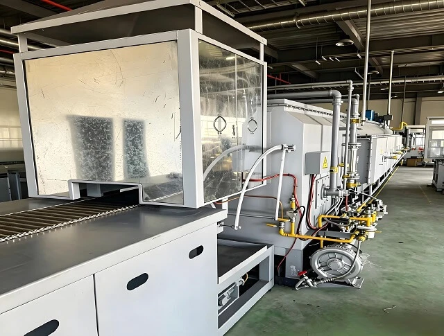 Fabricante de hornos de sinterizaci&oacute;n industriales | Zona de enfriamiento r&aacute;pido para piezas ferrosa