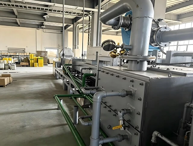 Fabricante de hornos de sinterizaci&oacute;n industriales | Zona de enfriamiento r&aacute;pido para piezas ferrosa