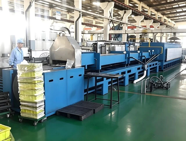Horno de sinterizaci&oacute;n de metalurgia de polvos con correa de malla de tama&ntilde;o personalizado para 304