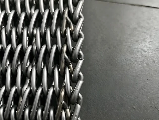 Cinta transportadora de tejido equilibrado de acero inoxidable para horno de tratamiento t&eacute;rmico de