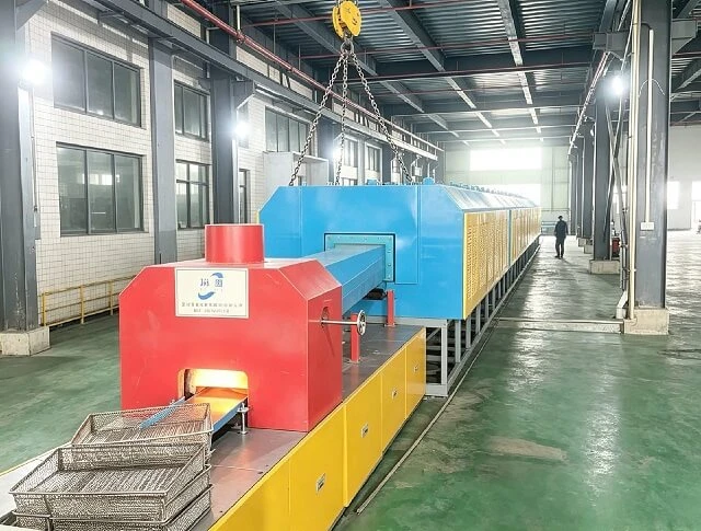 Horno de soldadura fuerte en atm&oacute;sfera continua con correa de malla de 120 kW a 1150 ℃ para soldadur