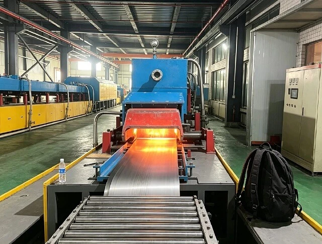 Horno de recocido con correa de acero con atm&oacute;sfera protectora para tratamiento de soluci&oacute;n continua