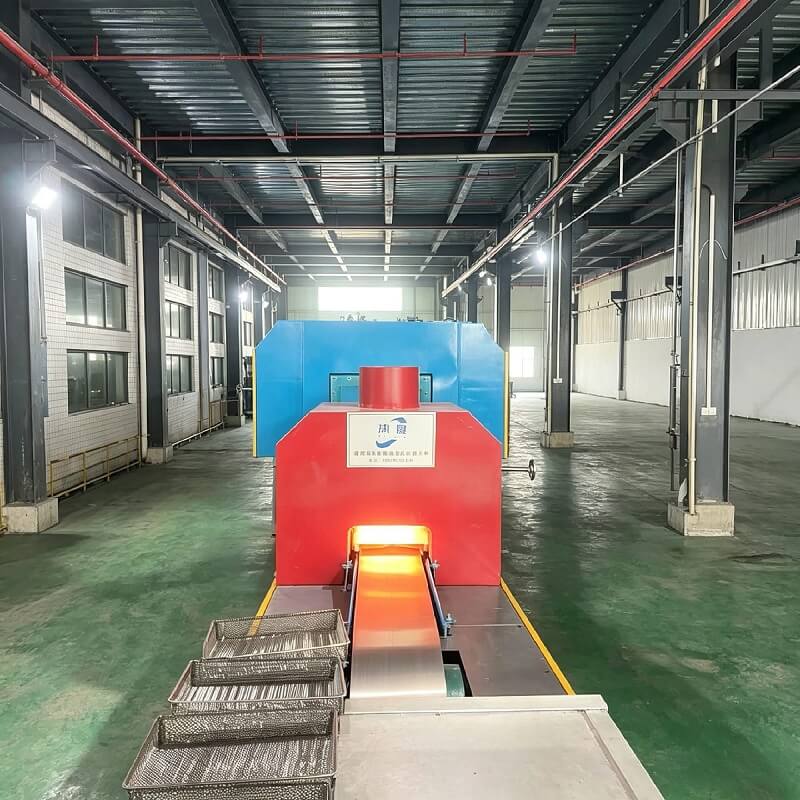 Horno de soldadura continua 120kW 1150℃ de la atmósfera de la correa de malla para la soldadura fuerte de las piezas de automóvil de la producción en masa