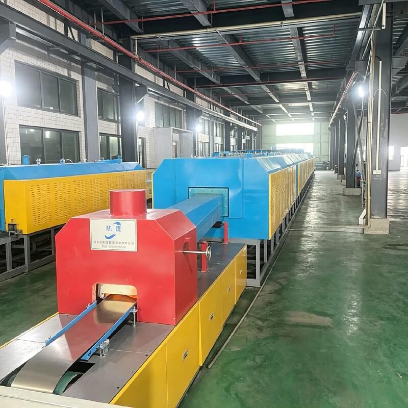 Horno de soldadura fuerte continua con correa de malla de 120 kW, 5 zonas, 1150 ℃ para metalurgia de polvos de hardware