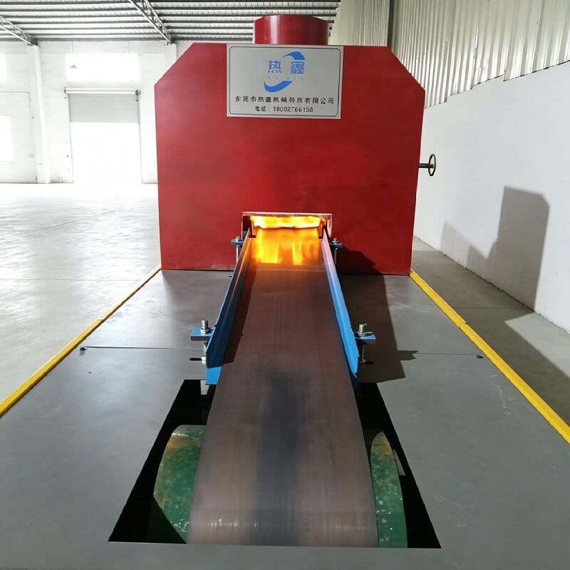 Horno de atmósfera de correa de acero continua Tratamiento térmico brillante de baja deformación para piezas de tubos corrugados