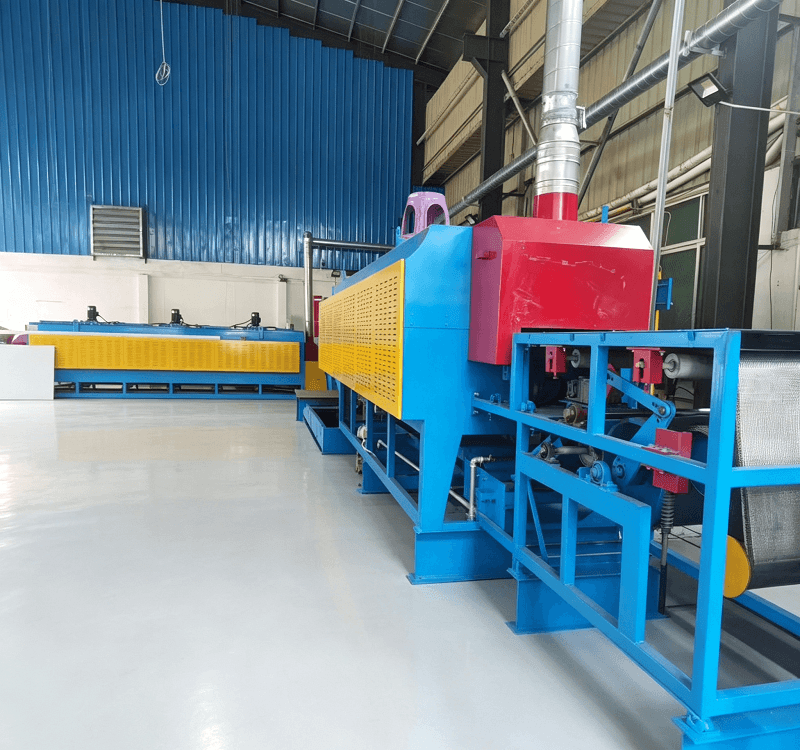 Horno de enfriamiento de aceite con correa de malla continua | Equipos de tratamiento térmico por lotes para componentes metálicos
